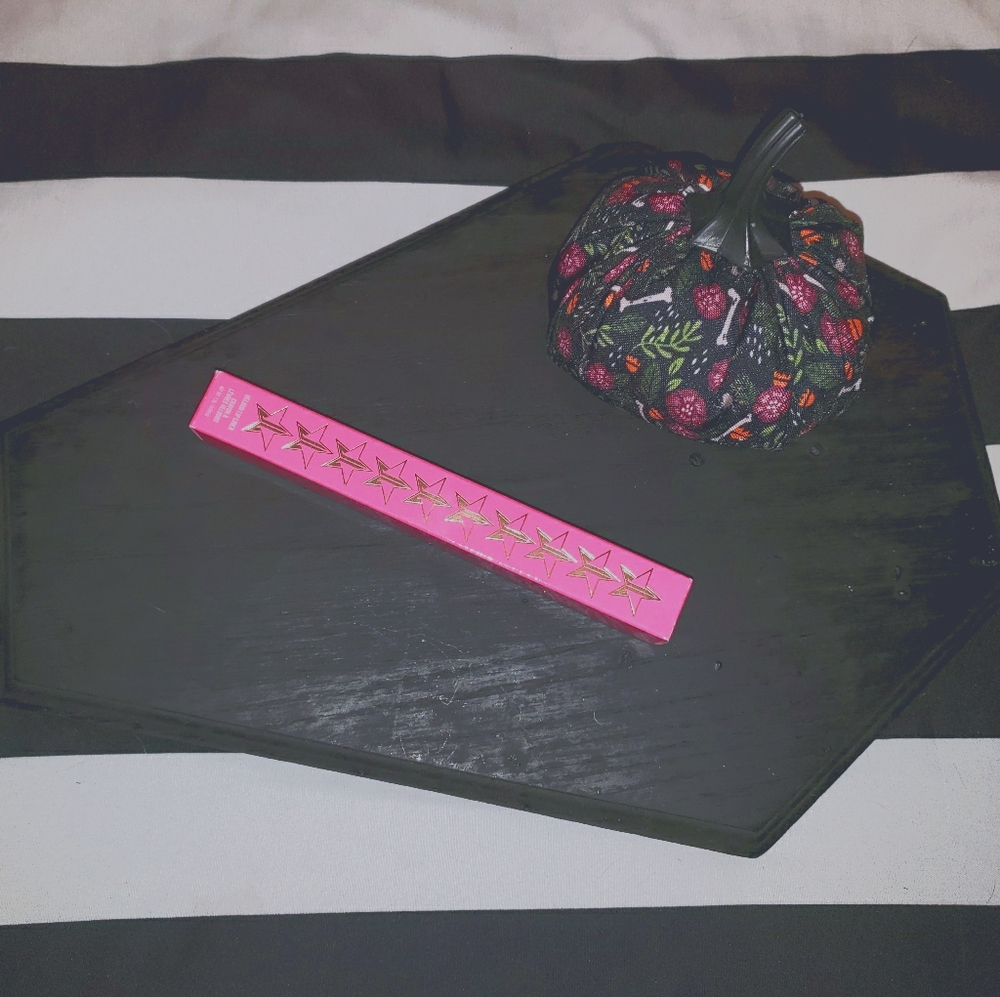 🖤 Jeffree Star Velour Lip Liner 💋